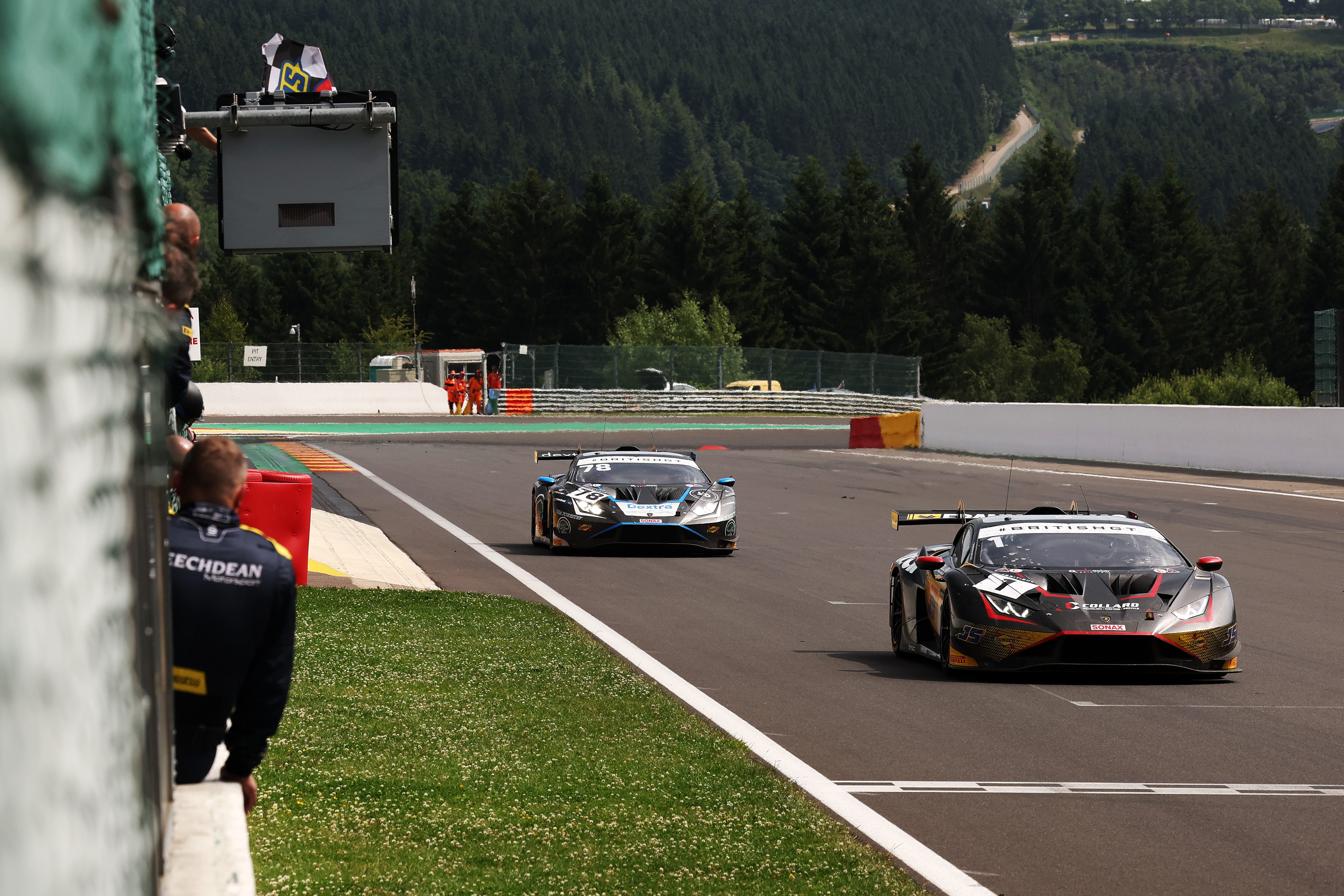 Barwell beats the odds to ignite British GT title defence at Spa