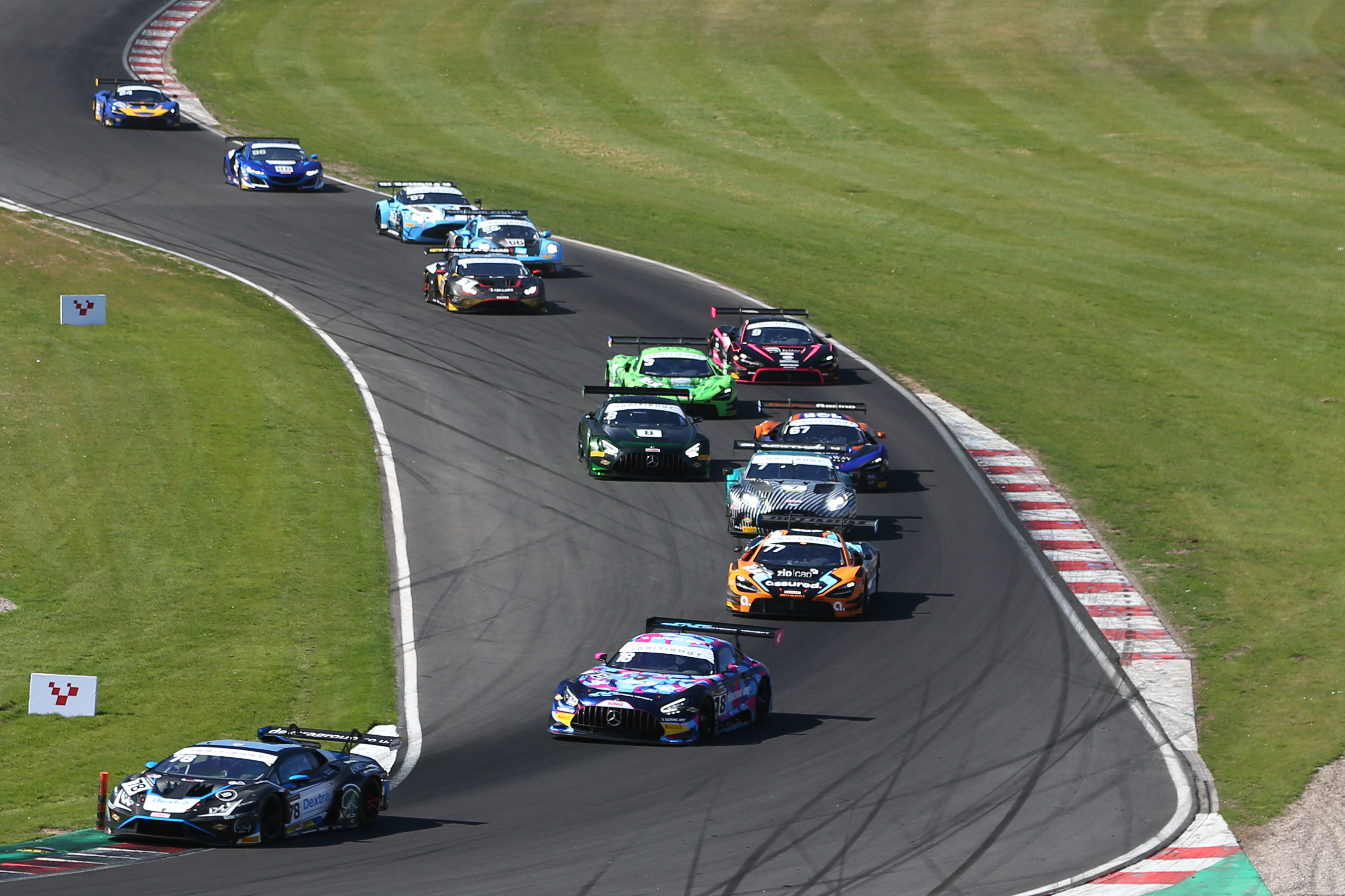 Barwell kick-starts British GT title defence at Donington Park