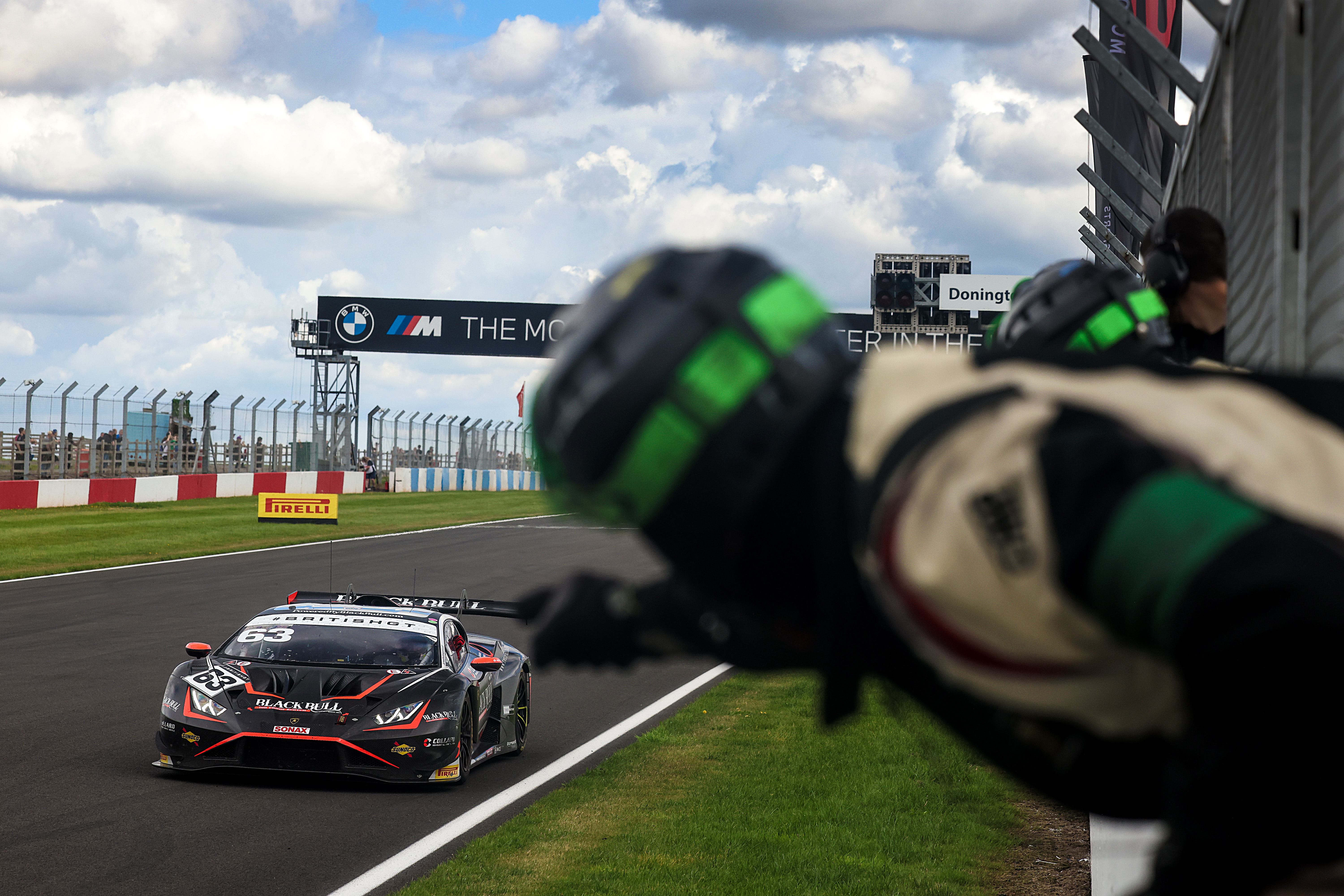 Dominant at Donington: Victory and GT3 Teams' title for Barwell